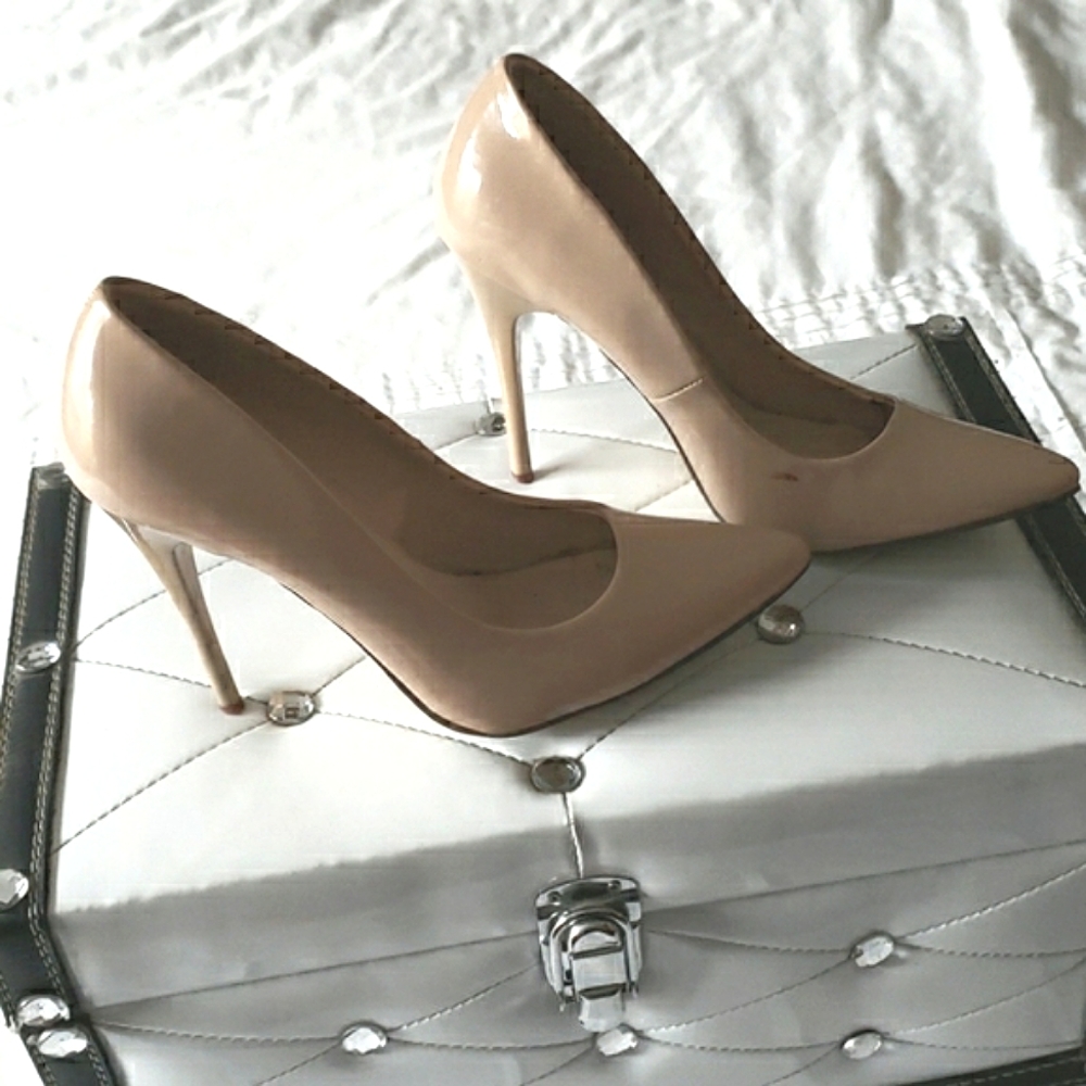 💖 LE CHATEAU Stilleto Heels - Size 8